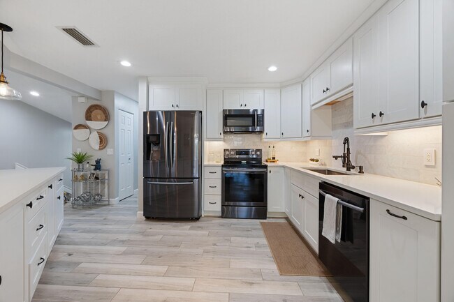 Building Photo - 5710 Coach House Cir