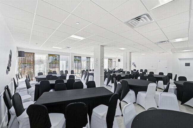 Building Photo - 405 N Ocean Blvd