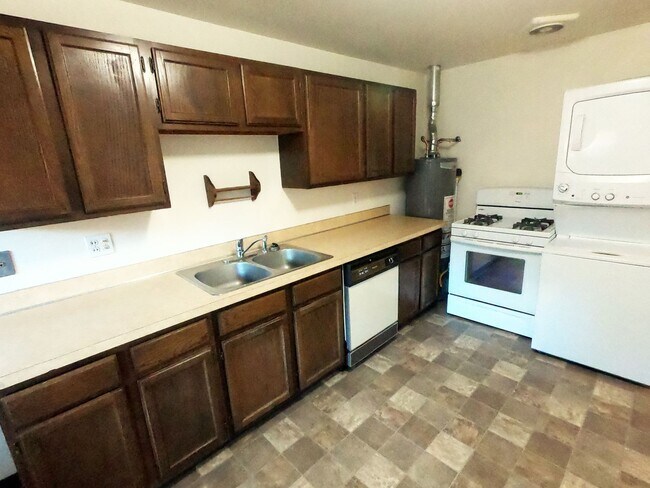 Building Photo - 2345-2347 Goss