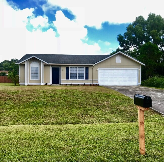 **COMING SOON** 3/2/2 Conveniently Located - **COMING SOON**  3/2/2  Conveniently Located