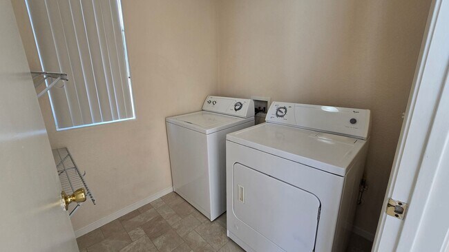 Building Photo - 2 story, 2 car garage, 4 bedroom, All appliances. move in ready home !