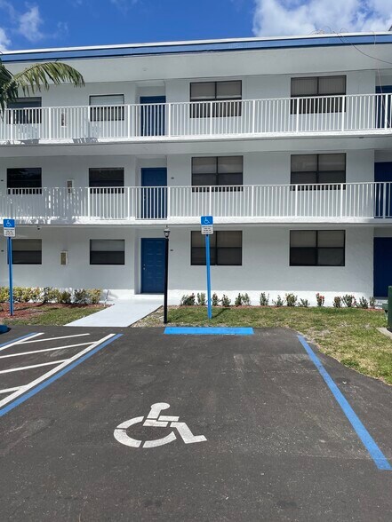 Building Photo - 5060 SW 64th Ave
