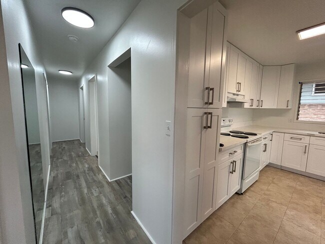 Building Photo - 2601