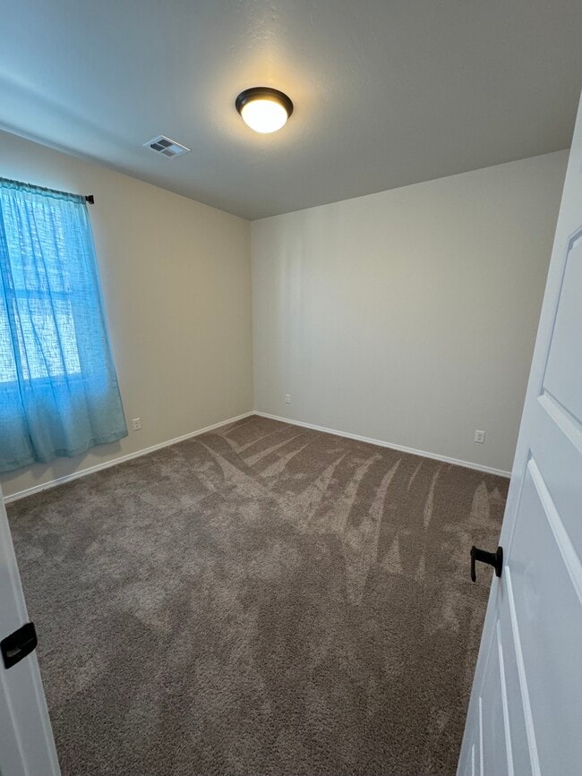 Building Photo - 5208 Bullseye Rd NE