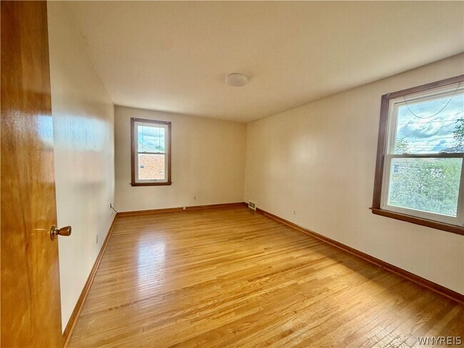 Building Photo - 47 Leonore Rd