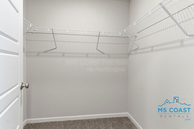 Building Photo - 1042 Enclave Cir