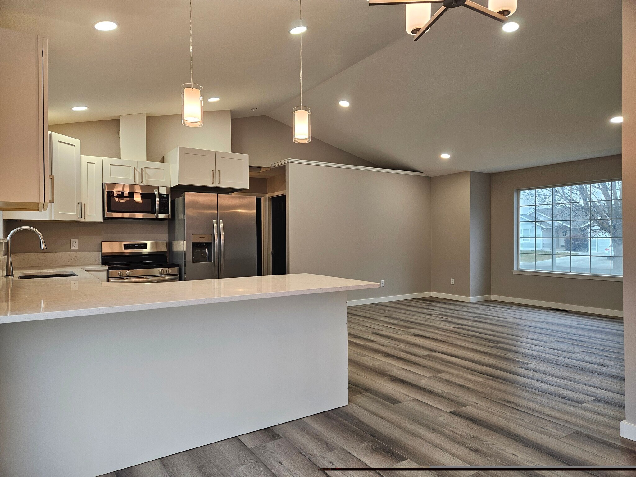 Building Photo - 1355 Yost Cir NE