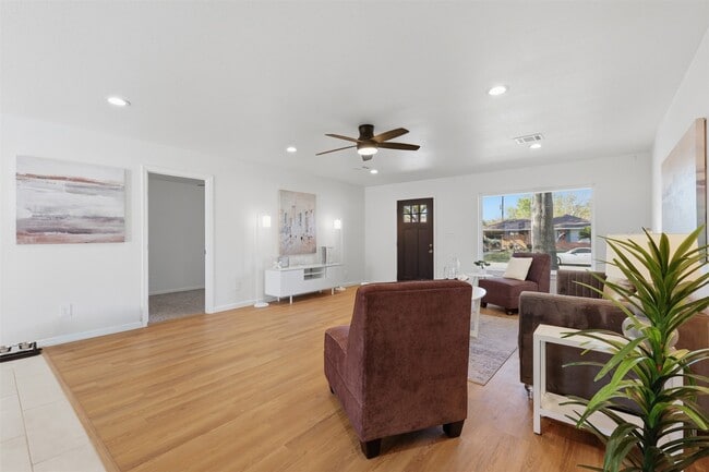 Building Photo - 5221 Libbey Dr
