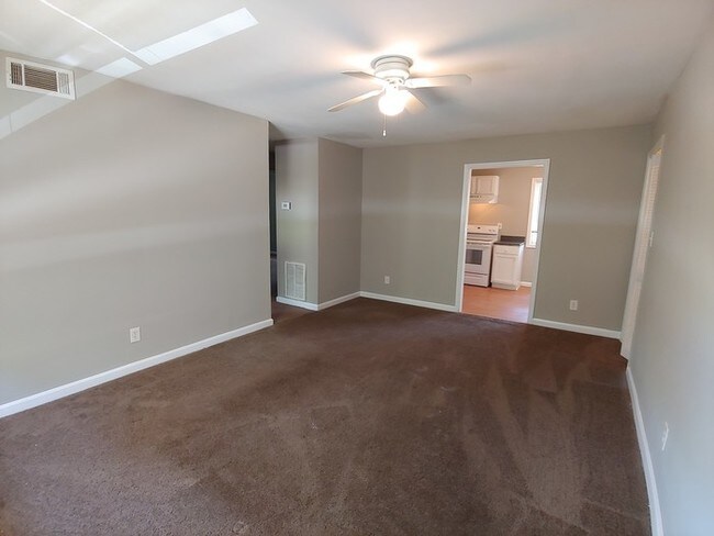 Building Photo - 1630 Line St