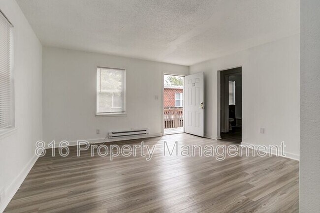 Building Photo - 1613 Everett Ave