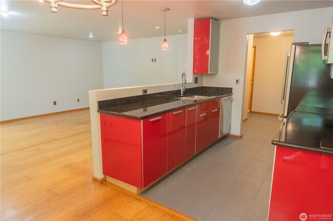 Building Photo - 1Bd/1Ba Redmond Condo