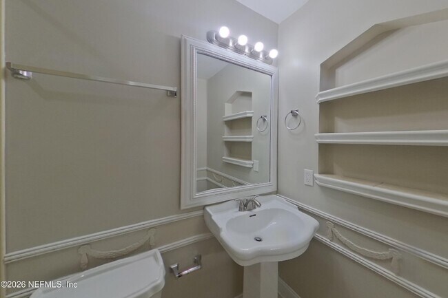 Building Photo - 4324 Queensway Dr
