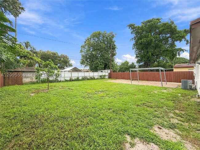 Building Photo - 133 SW 22nd Terrace