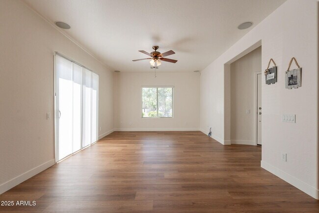 Building Photo - 26638 N Babbling Brook Dr