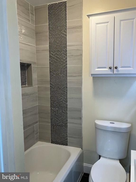 Building Photo - 808 S 49th St