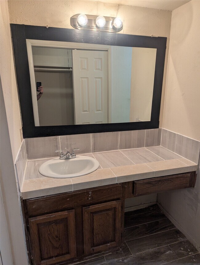 Building Photo - 10822 Lynbrook Dr