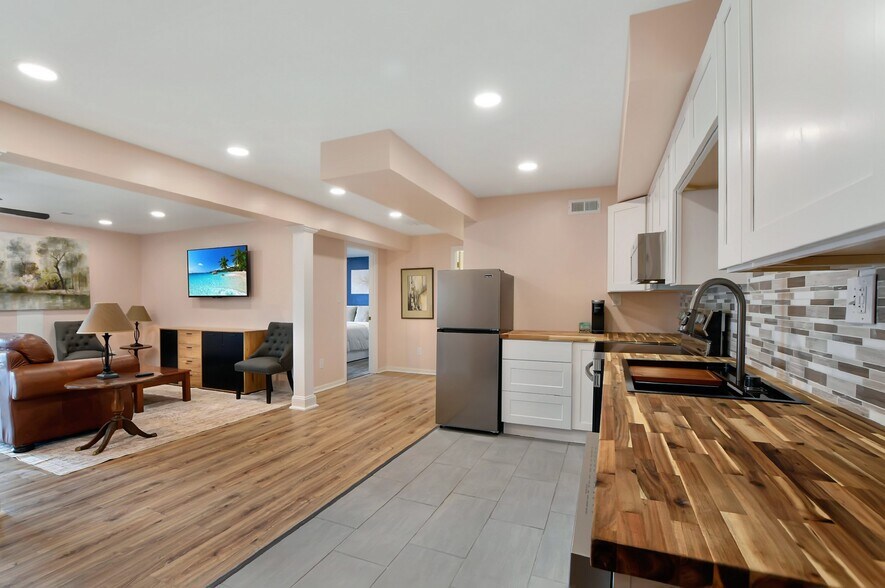Building Photo - 12614 Bay Tree Way