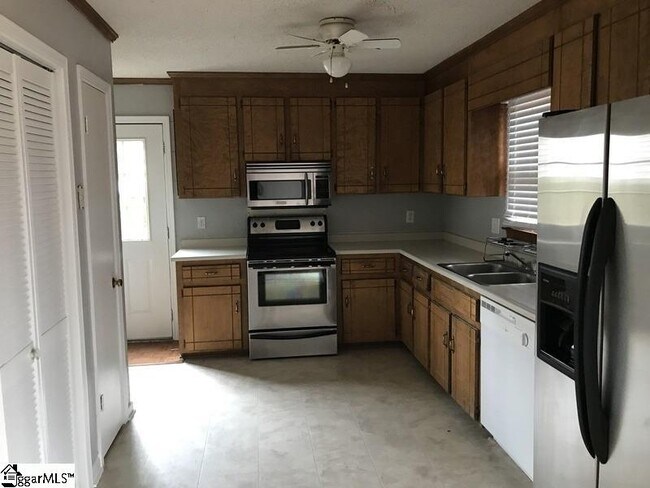 Building Photo - 1003 Ikes Rd