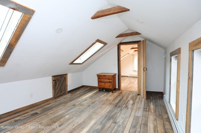 Building Photo - 683 Woodland Valley Rd