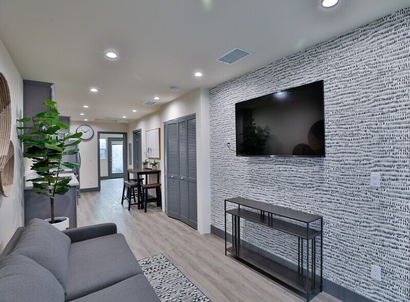 Building Photo - 2811 Menlo Ave