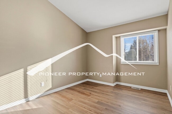 Building Photo - 3020 Mirage Dr