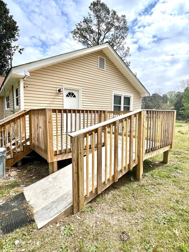 Building Photo - 881 Belvedere Clearwater Rd