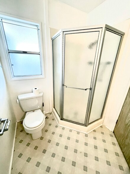 Building Photo - 444 Whispering Pines Dr