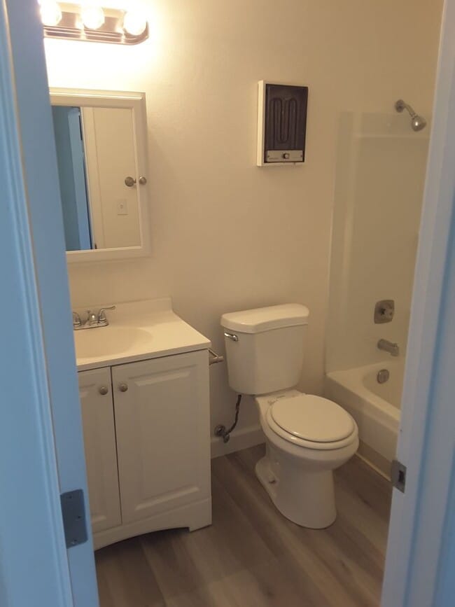 Building Photo - NEWLY REMODELED, SPACIOUS 2 BEDROOM 1 BATH CONDO IN WILDCREEK GARDENS