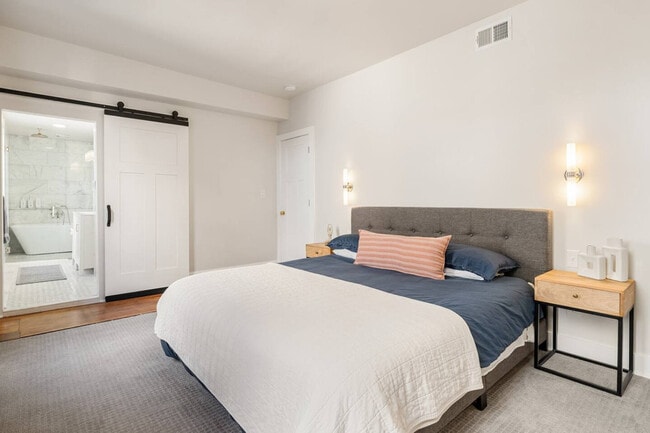 Building Photo - 1326 Broadway-SI ID1324946P