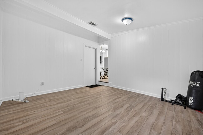 Building Photo - 313 Brackin St