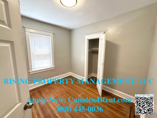 Building Photo - Newly Renovated large 3 bedroom 1 and a ha...