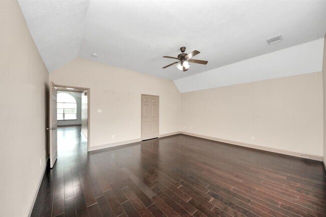 Building Photo - 2030 Winding Hollow Dr