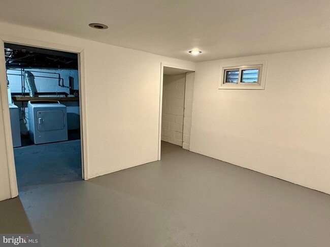 Building Photo - 1132 Howard Ave