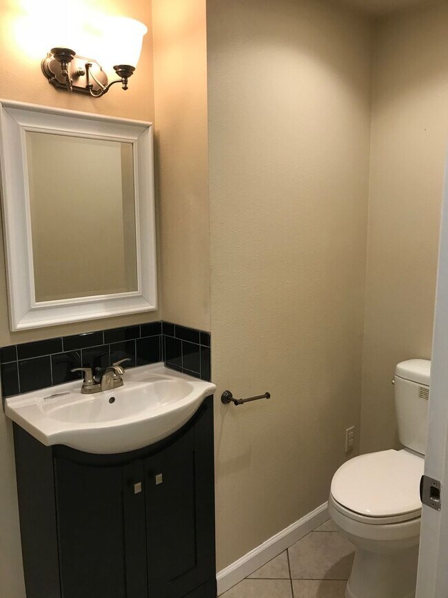 Building Photo - 4 Bedroom Duplex