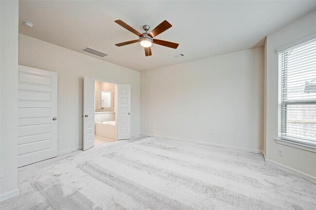 Building Photo - 18822 Fulvetta Haven Way