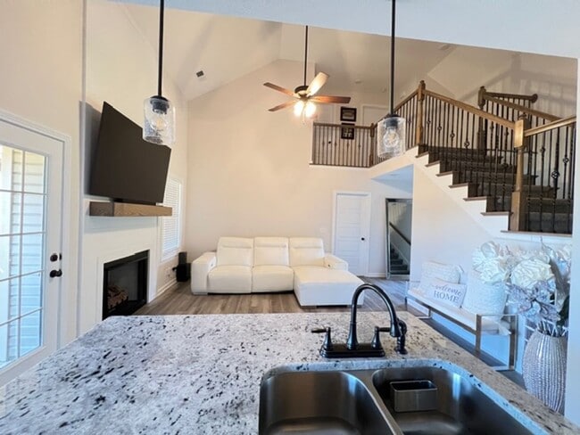 Building Photo - Beautiful Home Coming Soon!