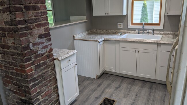 Building Photo - 1723 Rebecca St