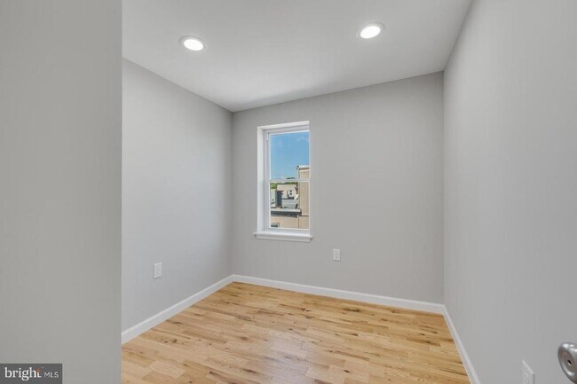 Building Photo - 410 Diamond St