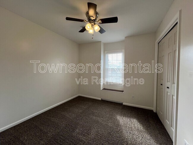 Building Photo - 5449 Thompson Cir