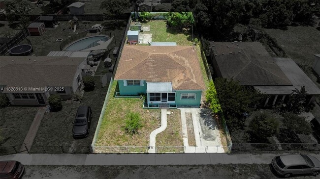 Building Photo - 2502 Funston St