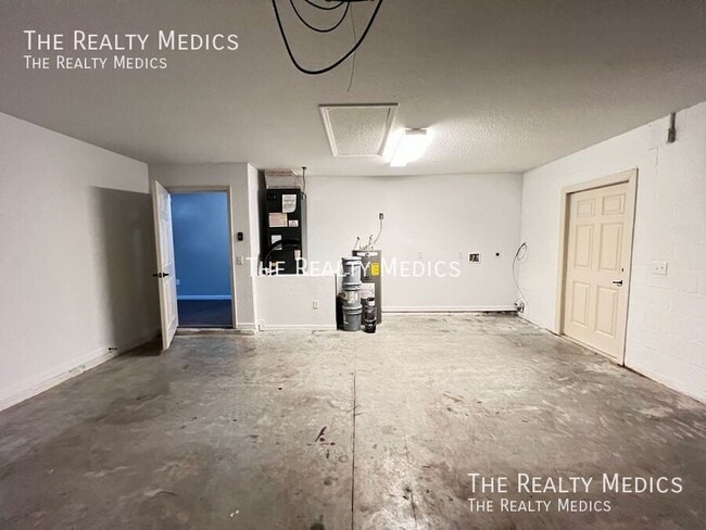 Building Photo - 36 Malauka Run Dr