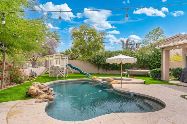 Building Photo - 5404 E Lonesome Trail