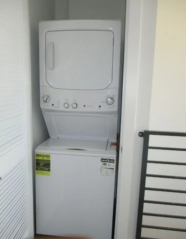 Building Photo - 1211 N Mariposa Ave