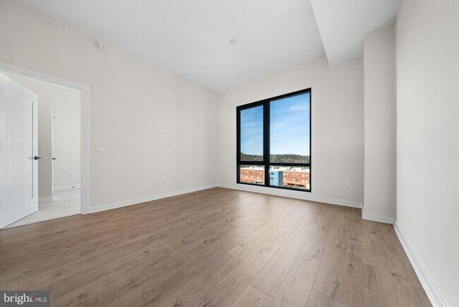 Building Photo - 255 W Falls Station Blvd