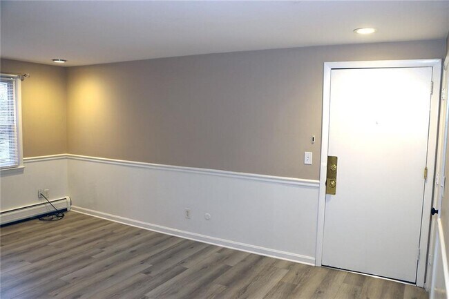 Building Photo - 50 Carnation St