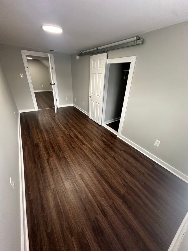 Building Photo - 146 W Lexington Ave