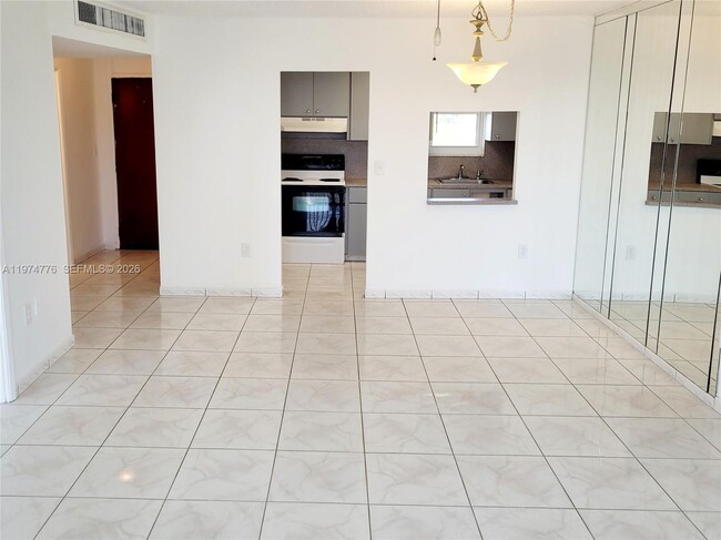 Building Photo - 1700 NE 191st St