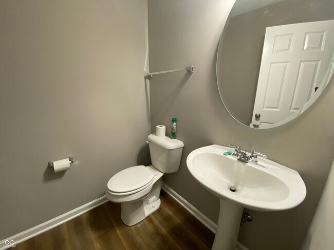 Building Photo - 5668 Grosbeak Dr