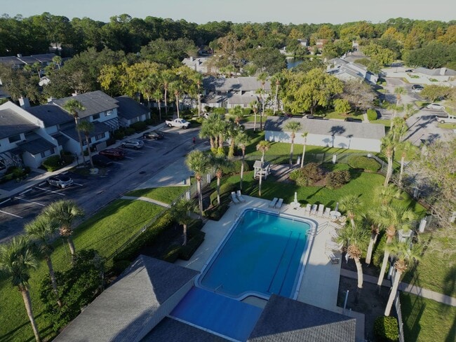 Building Photo - Furnished Unit in Fountain Gate Condo Asso...