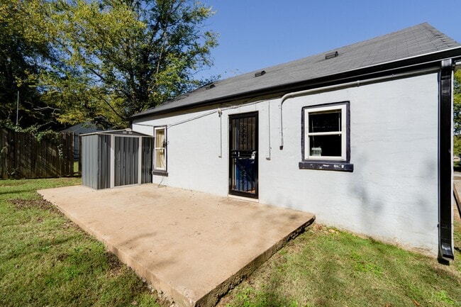 Building Photo - 304 Edith Ave